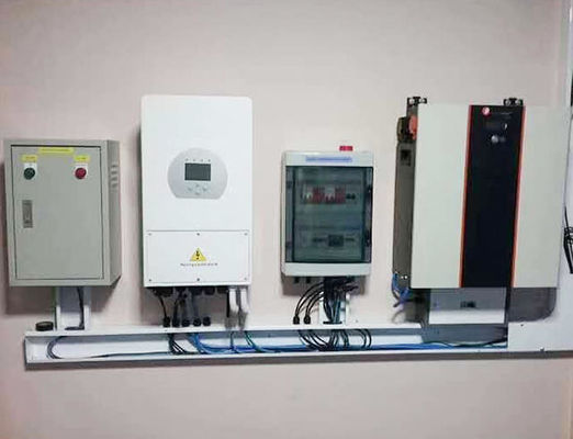 Driefasige uitgang Deye Hybride Inverter SUN-12K-SG04LP3-EU 8kw 10kw 12kw voor zonne-energie